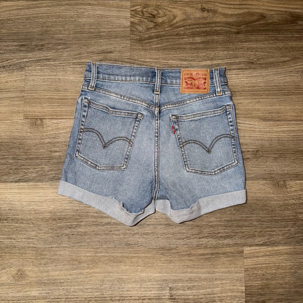Levis Wedgie Shorts 27 Light Wash High Rise Cuffed Denim Womens - Picture 8 of 8